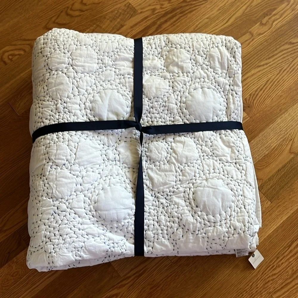 Anthropologie Hand-embroidered June Quilt Size King NWT